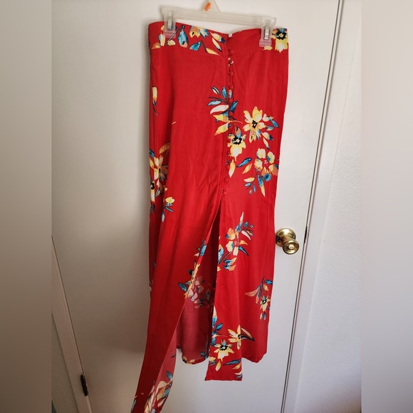 Front slit red maxi skirt in XS - Picture 5 of 6